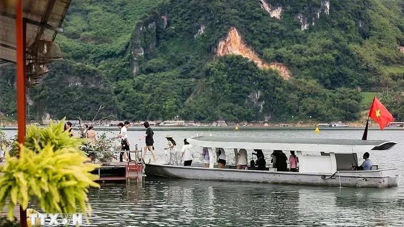 Hoa Binh mountainous province promotes tourism economy through festivals