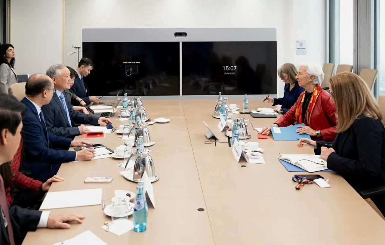 Deputy PM Nguyen Hoa Binh working visit to Germany to discuss plans for financial centre development