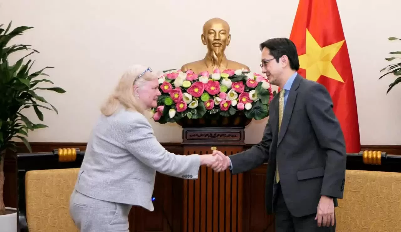 Deputy Minister of Foreign Affairs Do Hung Viet receives Acting Permanent Assistant Secretary of State, US Department of State Deputy Minister of Foreign Affairs Do Hung Viet receives Acting Permanent Assistant Secretary of State, US Department of State
