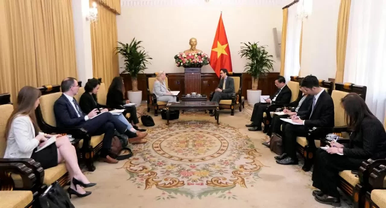 Deputy Minister of Foreign Affairs Do Hung Viet receives Acting Permanent Assistant Secretary of State, US Department of State Deputy Minister of Foreign Affairs Do Hung Viet receives Acting Permanent Assistant Secretary of State, US Department of State