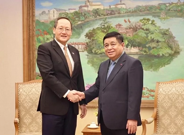Deputy PM Nguyen Chi Dung welcomes Singaporean Second Minister for Trade and Industry Deputy PM Nguyen Chi Dung welcomes Singaporean Second Minister for Trade and Industry