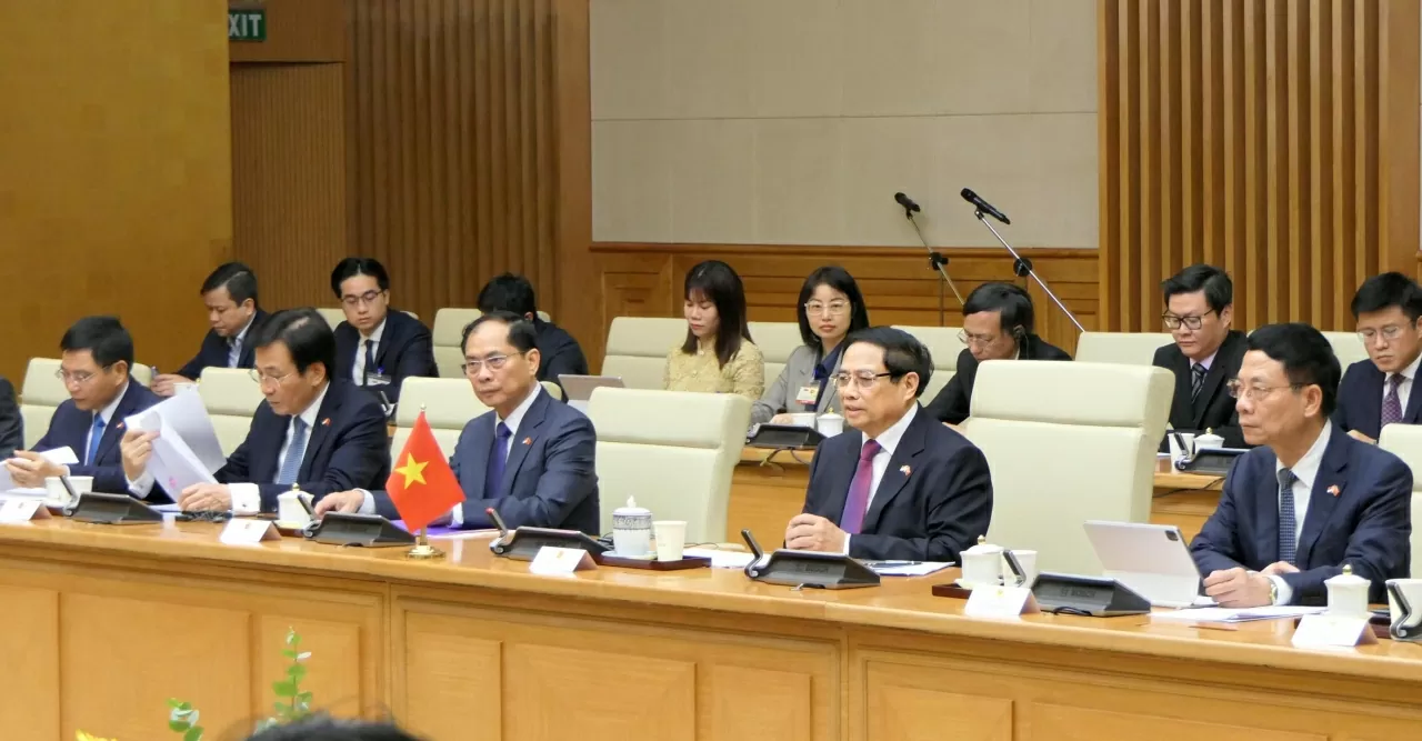 Vietnam, Singapore Prime Ministers holds talks in Hanoi