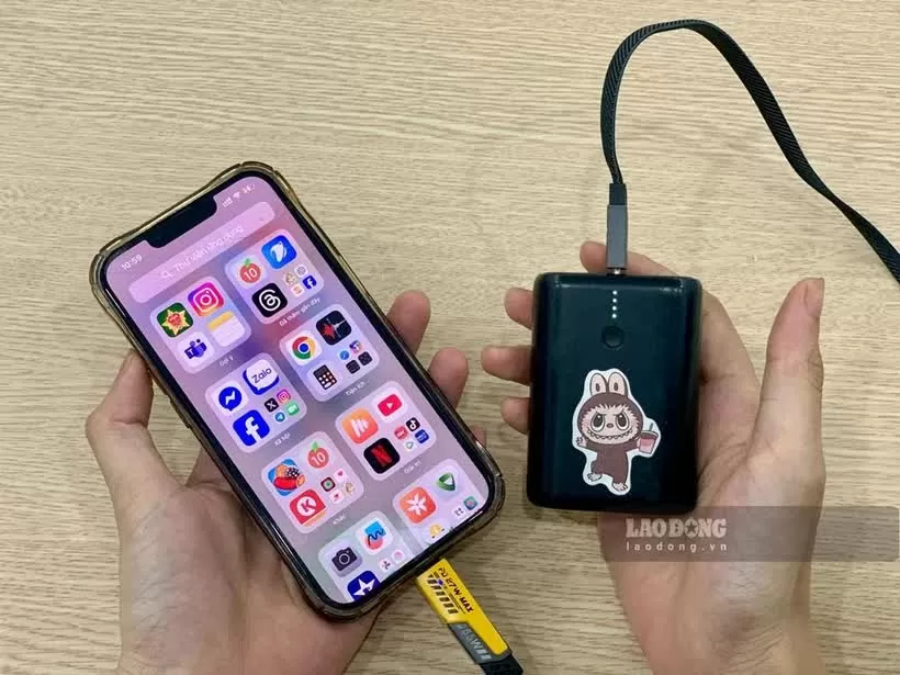 Vietnamese airlines tighten regulations on power banks over explosion fears