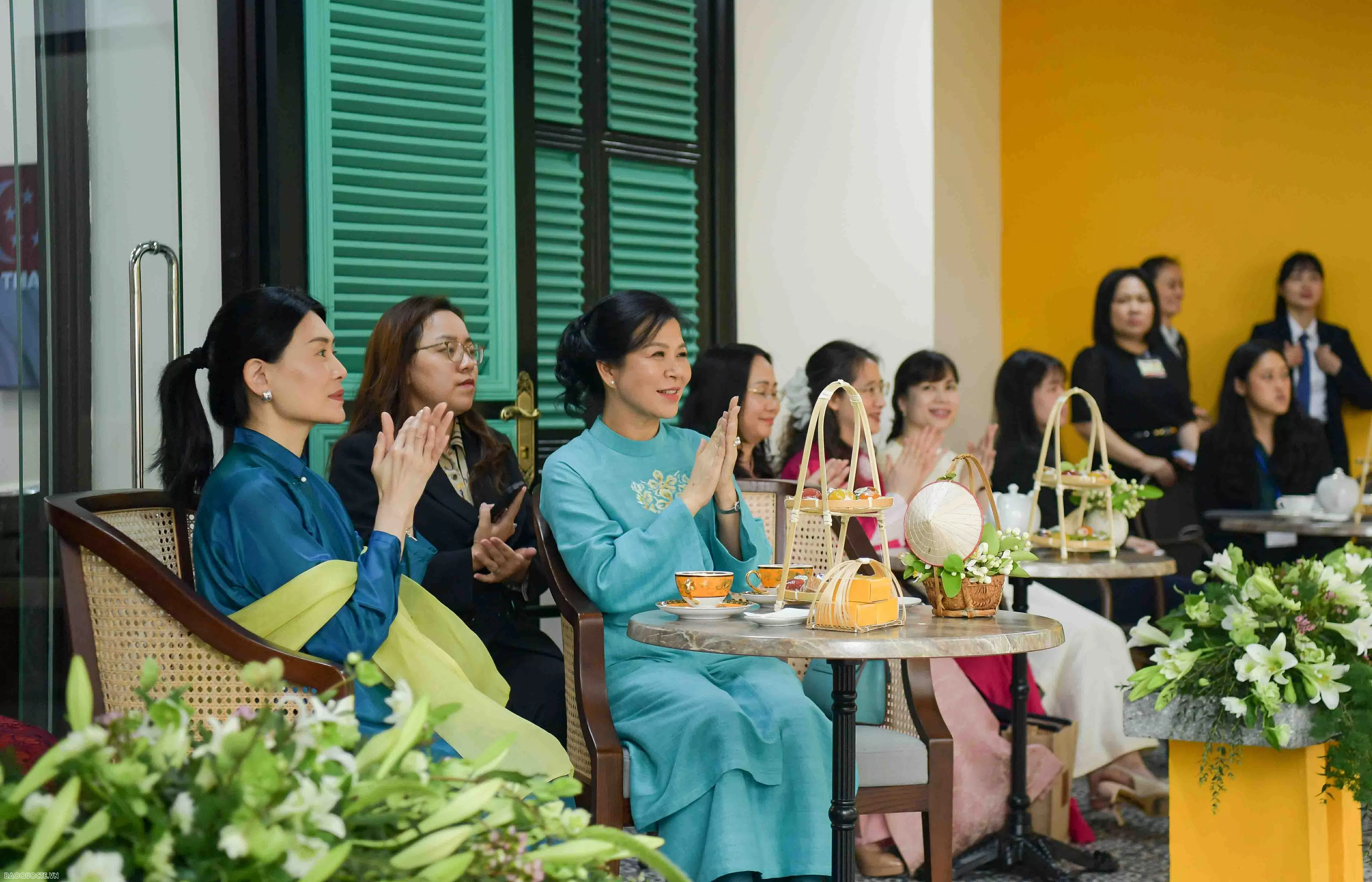 Spouses of Party leader, Singaporean Prime Minister contemplate water puppetry Spouses of Party leader, Singaporean Prime Minister contemplate water puppetry