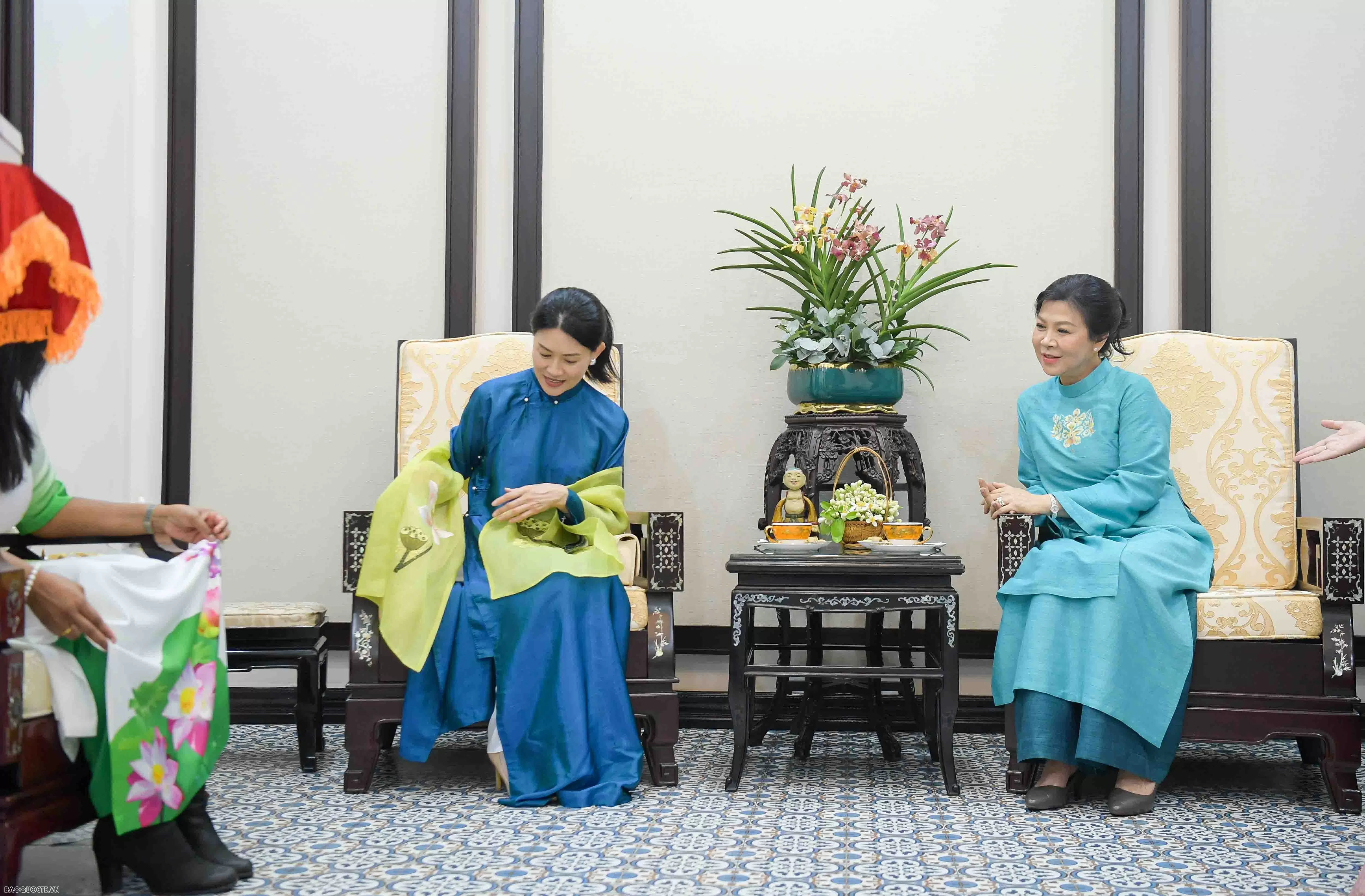 Điều đặc biệt từ món quà hai Phu nhân Tổng bí thư và Phu nhân Thủ tướng Singapore dành tặng nhau Điều đặc biệt từ món quà hai Phu nhân Tổng bí thư và Phu nhân Thủ tướng Singapore dành tặng nhau