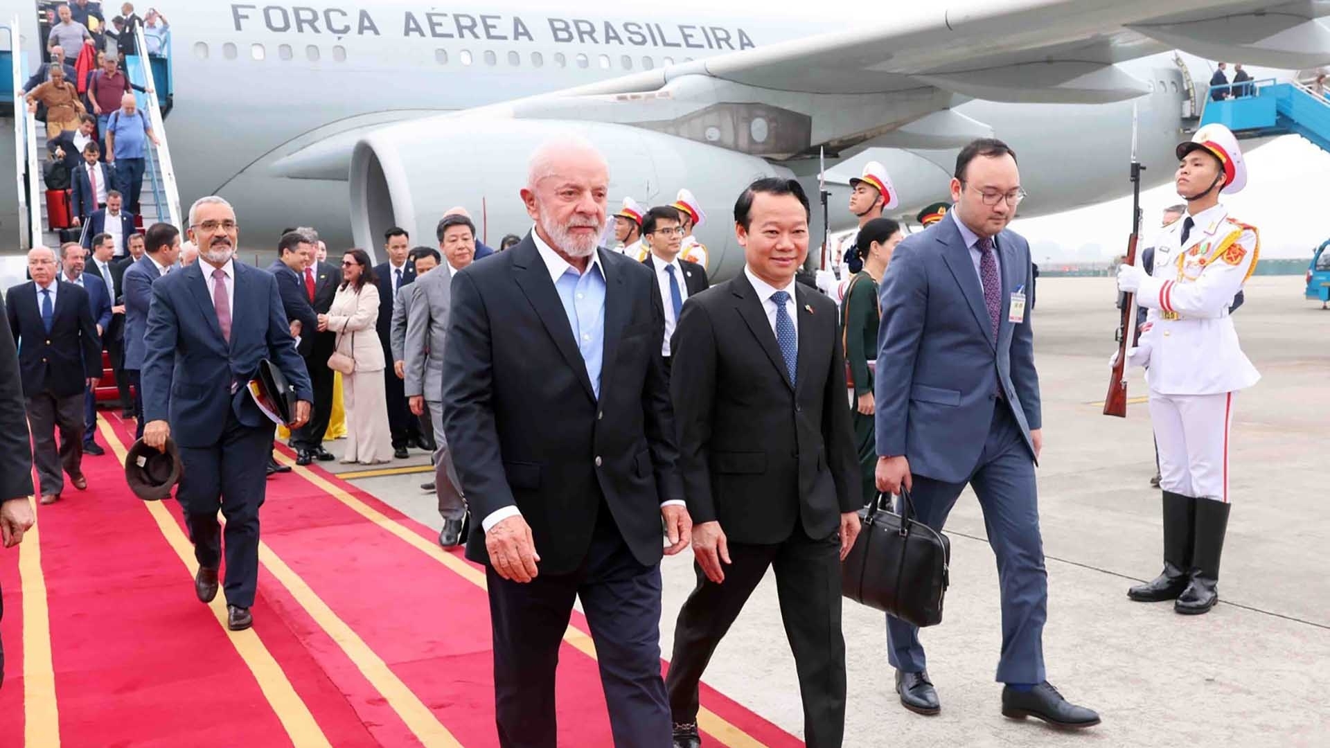 Brazilian President Luiz Inacio Lula da Silva arrived in Hanoi, beginning state visit to Vietnam