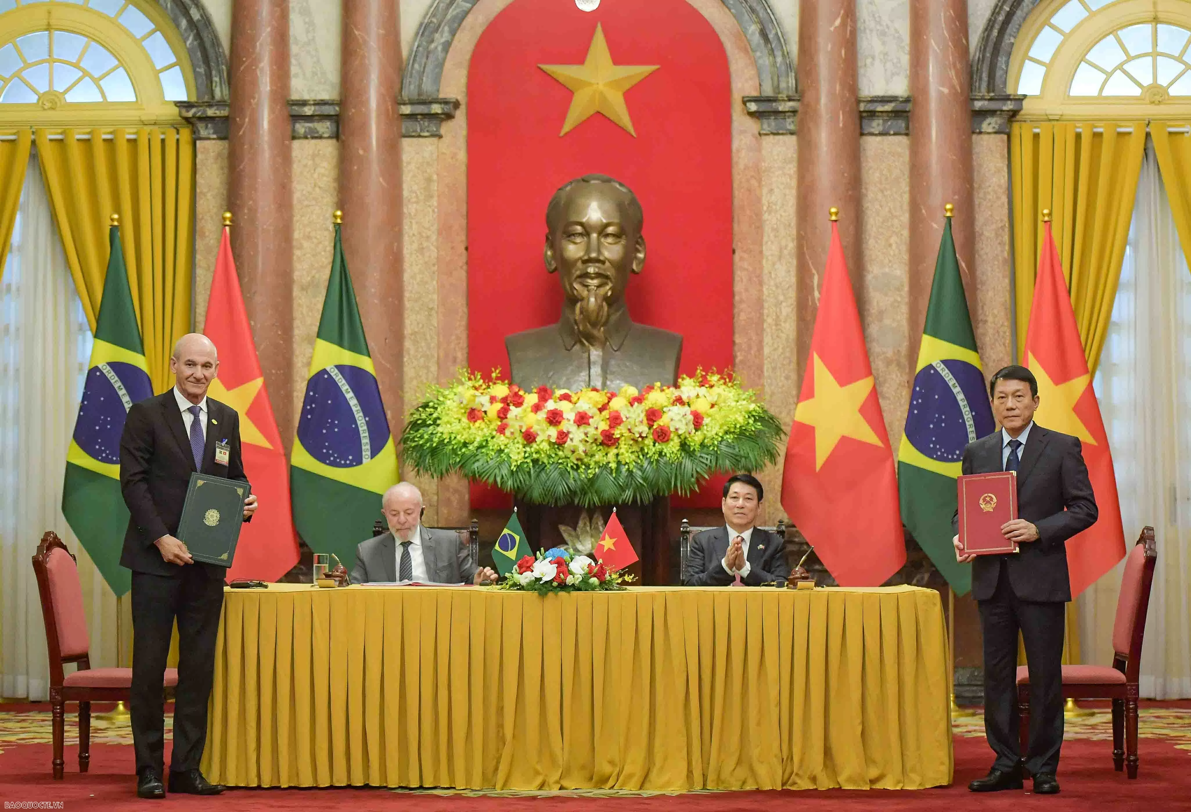 Vietnam, Brazilia Presidents meet with the press informing on outcomes of their talks