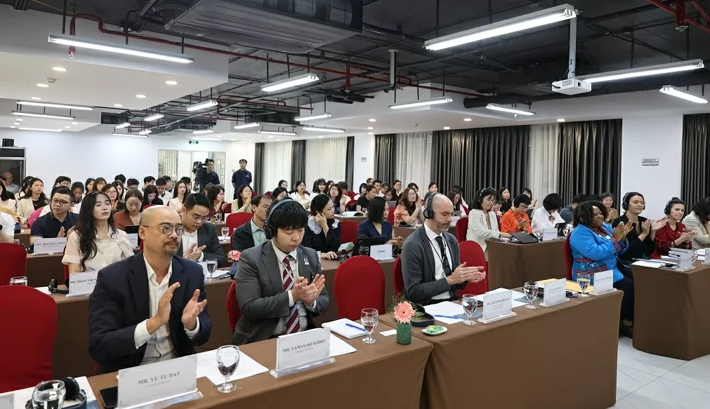 Hội thảo là diễn đàn để cùng thảo luận về nguy cơ ngày một ra tăng trên không gian mạng đặc biệt ảnh hưởng đến phụ nữ và trẻ em gái tại Việt Nam.