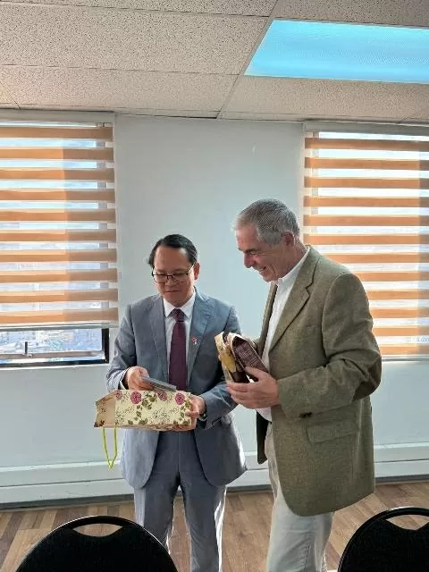 Promoting cooperation between Chile’s Antofagasta region and localities in Vietnam Promoting cooperation between Chile’s Antofagasta region and localities in Vietnam