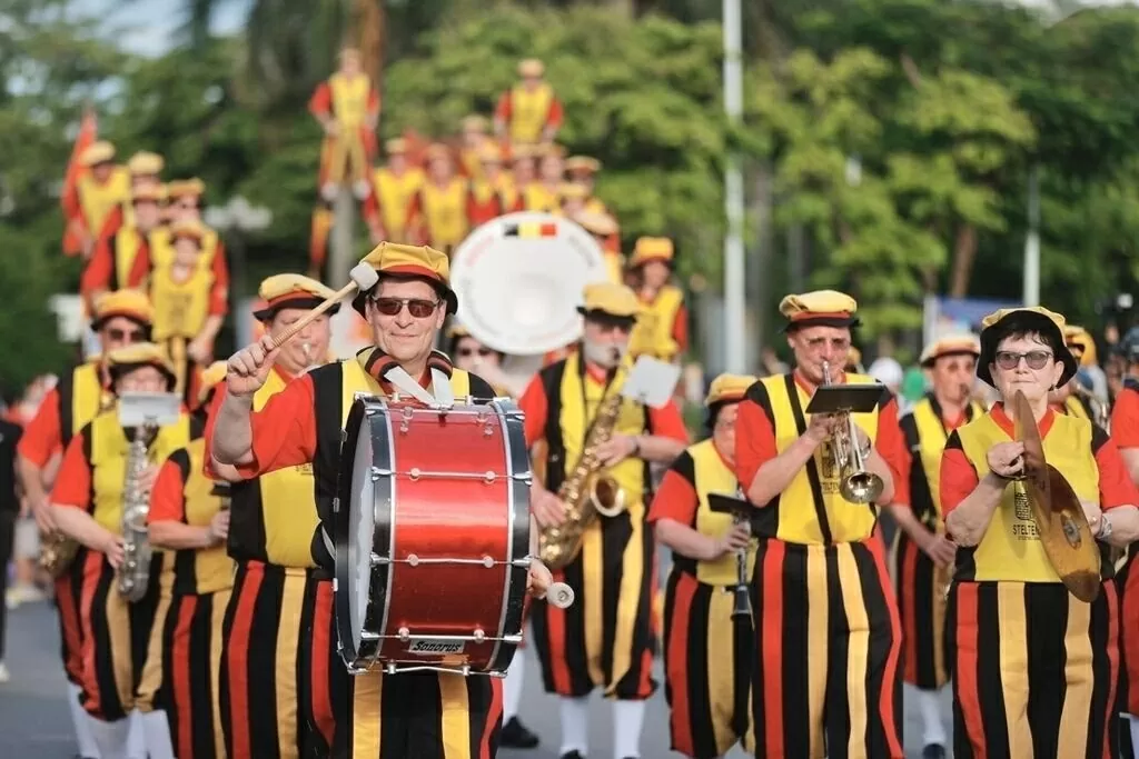 Performances by the Royal Stilt Walkers of Merchtem become a highlight at the annual Hue Festival (Photo: VNA)