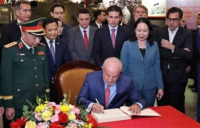 Brazilian President Luiz Inácio Lula da Silva visits Vietnam Military History Museum Brazilian President Luiz Inácio Lula da Silva visits Vietnam Military History Museum