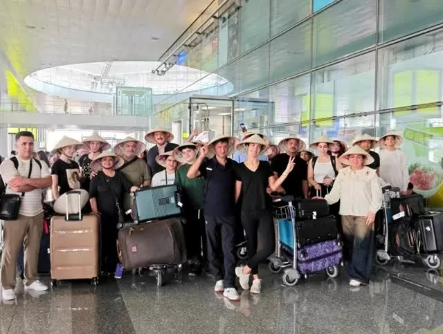 First charter flight from Iran lands in Hanoi, boosting tourism ties First charter flight from Iran lands in Hanoi, boosting tourism ties