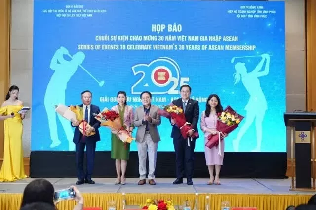 Orrganisers launch the Vietnam - ASEAN Friendship Golf Open Tournament 2025 which will be held on April 19-20 in Vinh Phuc Province. (Photo of organisers) Orrganisers launch the Vietnam - ASEAN Friendship Golf Open Tournament 2025 which will be held on April 19-20 in Vinh Phuc Province. (Photo of organisers)