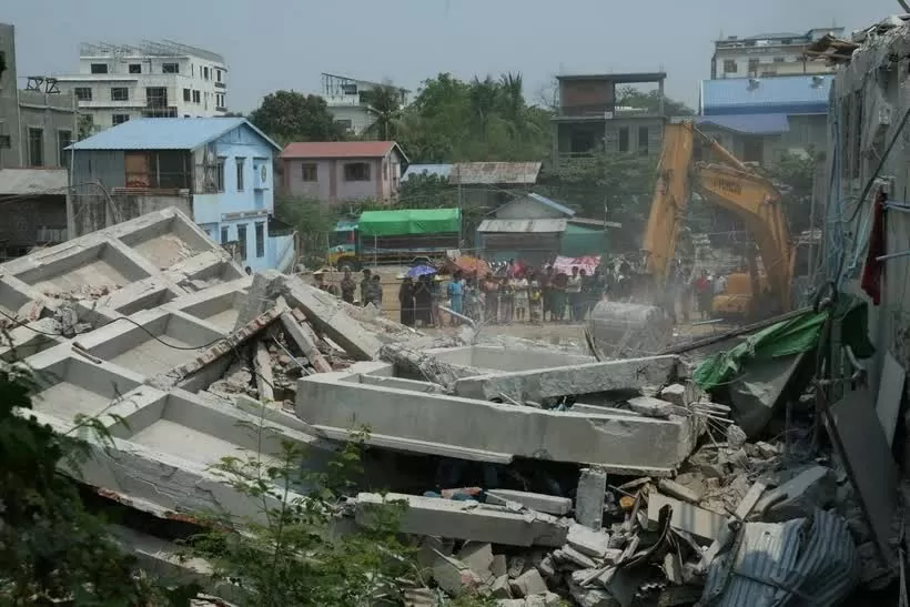 Hoạt động cứu hộ được tiến hành sau động đất tại Mandalay, Myanmar. (Ảnh: THX Hoạt động cứu hộ được tiến hành sau động đất tại Mandalay, Myanmar. (Ảnh: THX