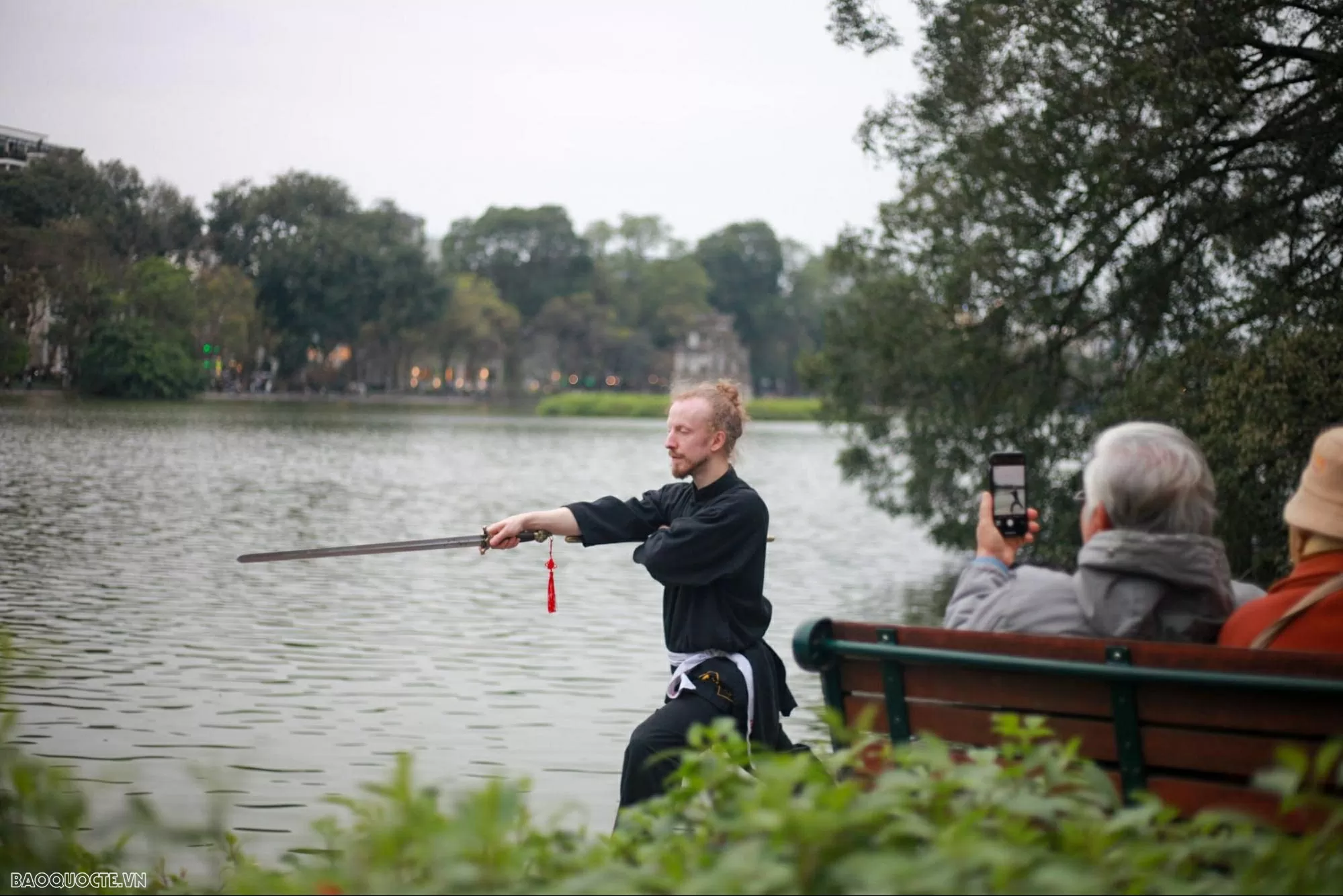 Martial arts exchange between Vietnam and Belgium: A spectacular Thuy Phap performance at Hoan Kiem Lake Walking street