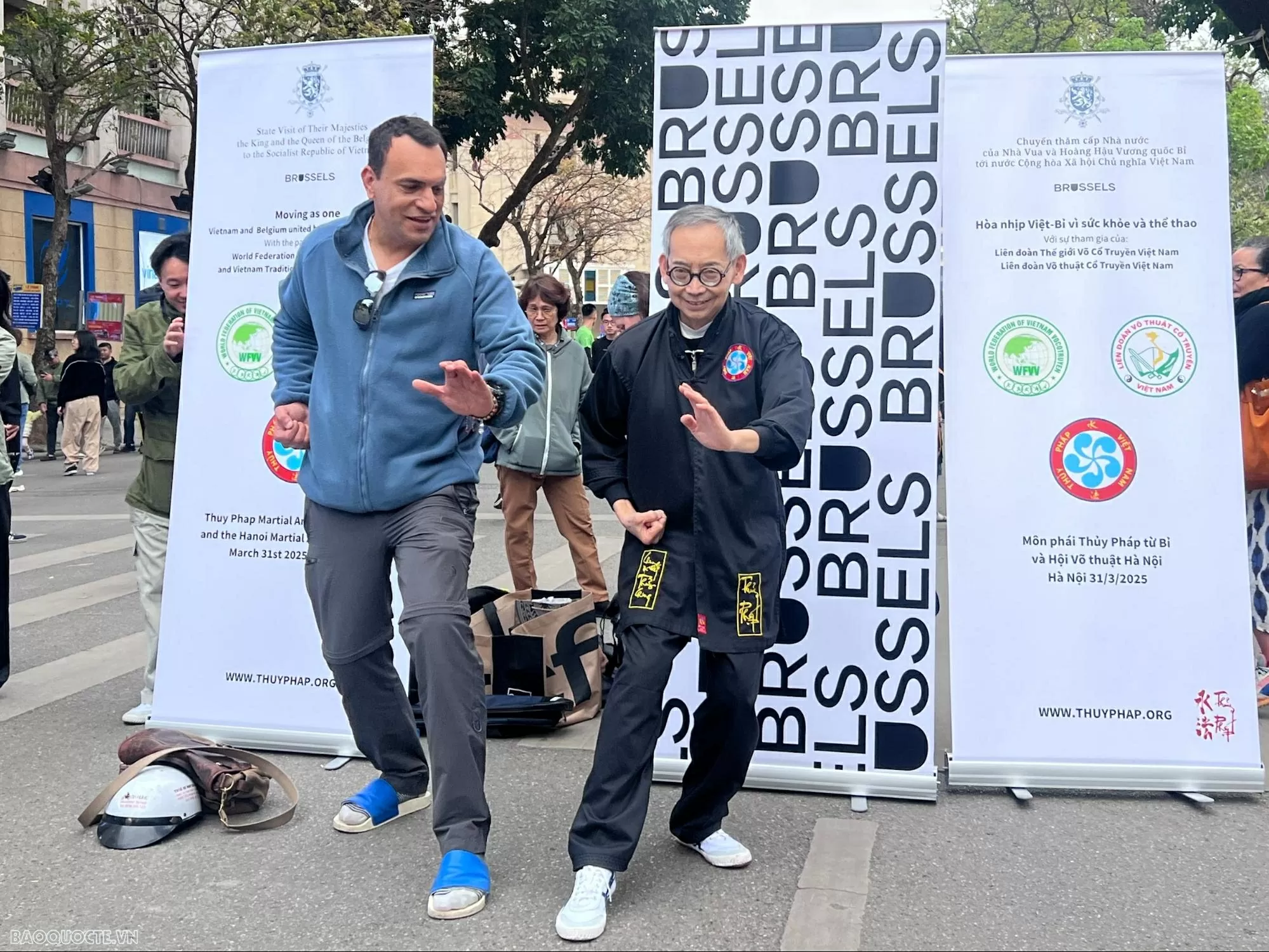 Martial arts exchange between Vietnam and Belgium: A spectacular Thuy Phap performance at Hoan Kiem Lake Walking street