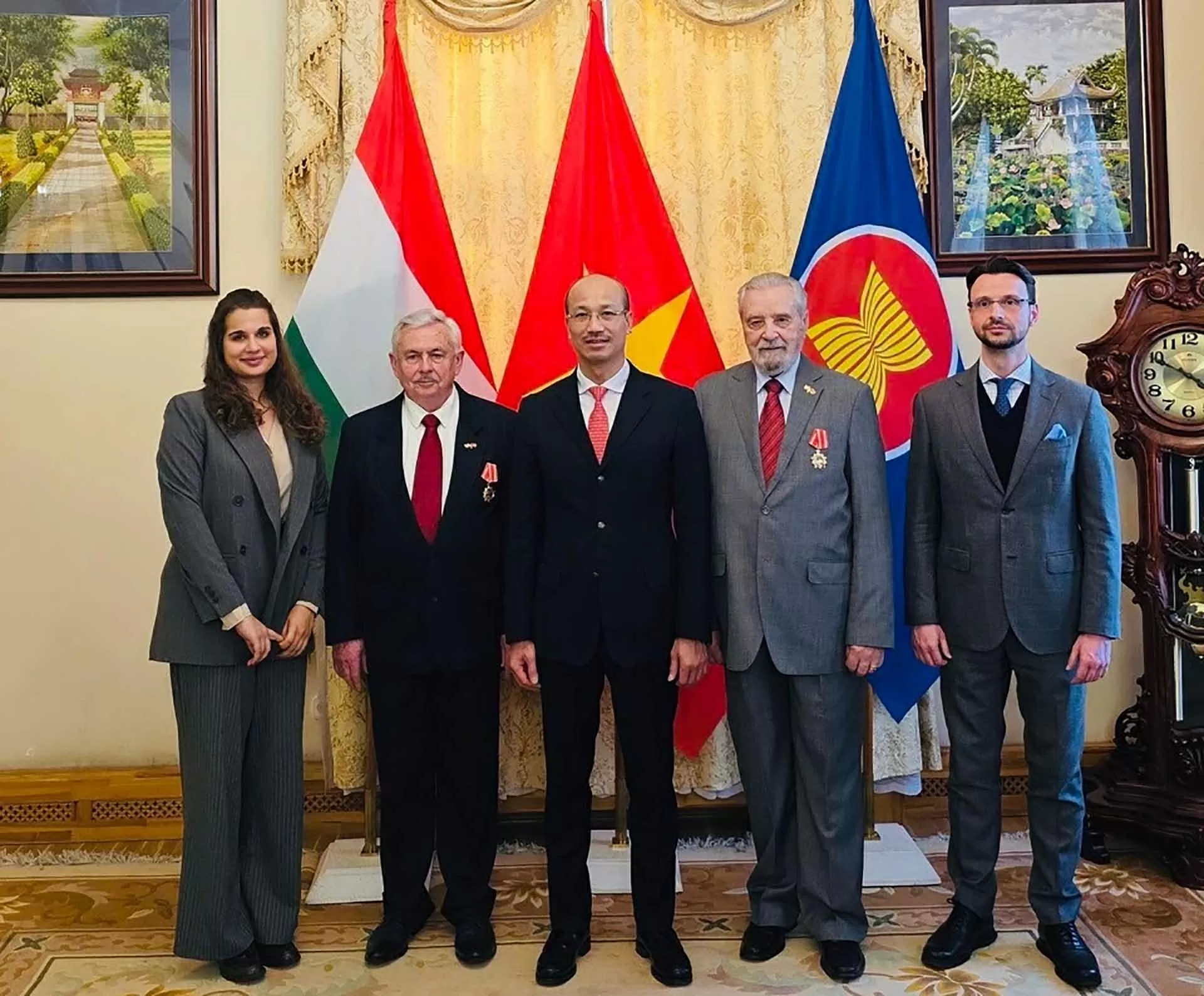Members of Hungary's Friendship Association honoured with Vietnam’s Friendship Order: Ambassador