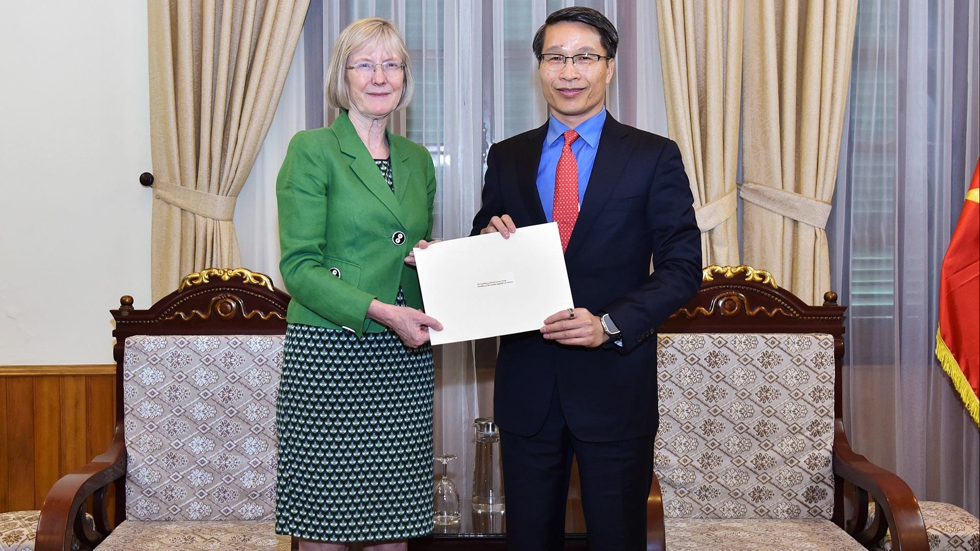 Department of State Protocol and Foreign Interpretation receives a copy of Letter of Credentials of Australian Ambassador to Vietnam