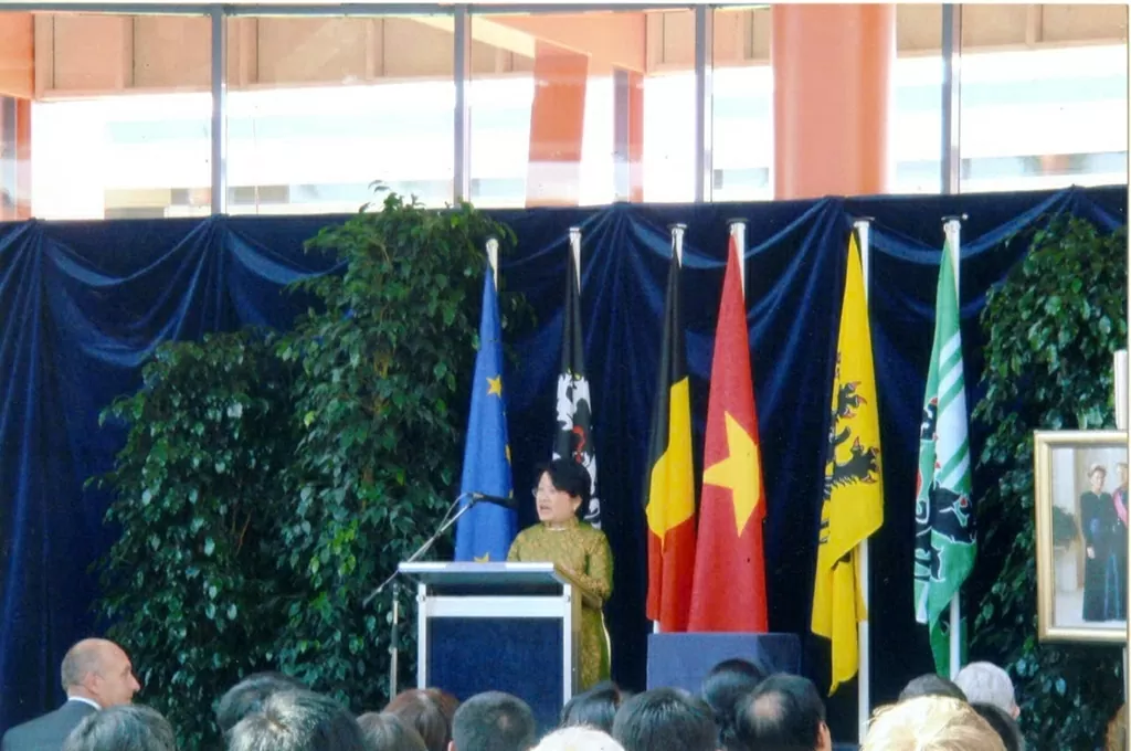 The roots of the strong Vietnam-Belgium relationship: From mutual trust to warm friendship Roots of the Strong Vietnam-Belgium Relationship: From Mutual Trust to Warm Friendship