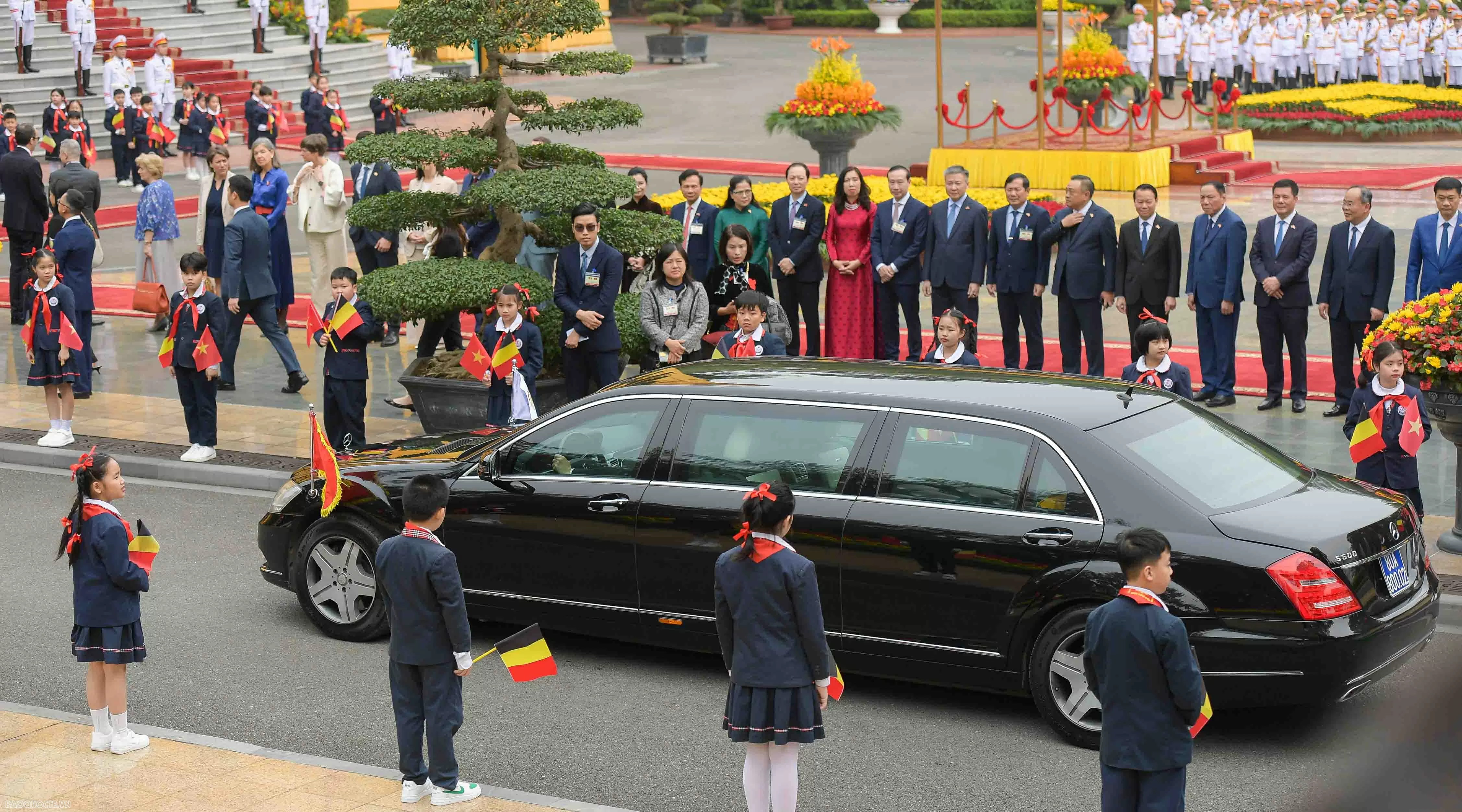 Welcome ceremony held for King of Belgium