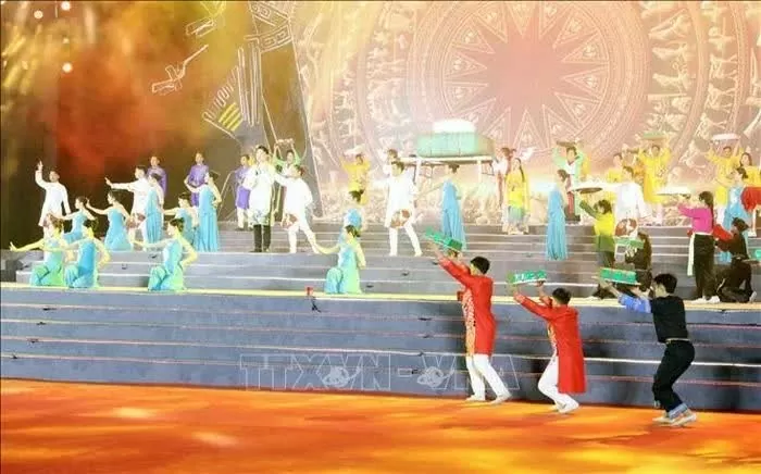 Night tour at Hung Kings Temple offers sacred experience Night tour at Hung Kings Temple offers sacred experience