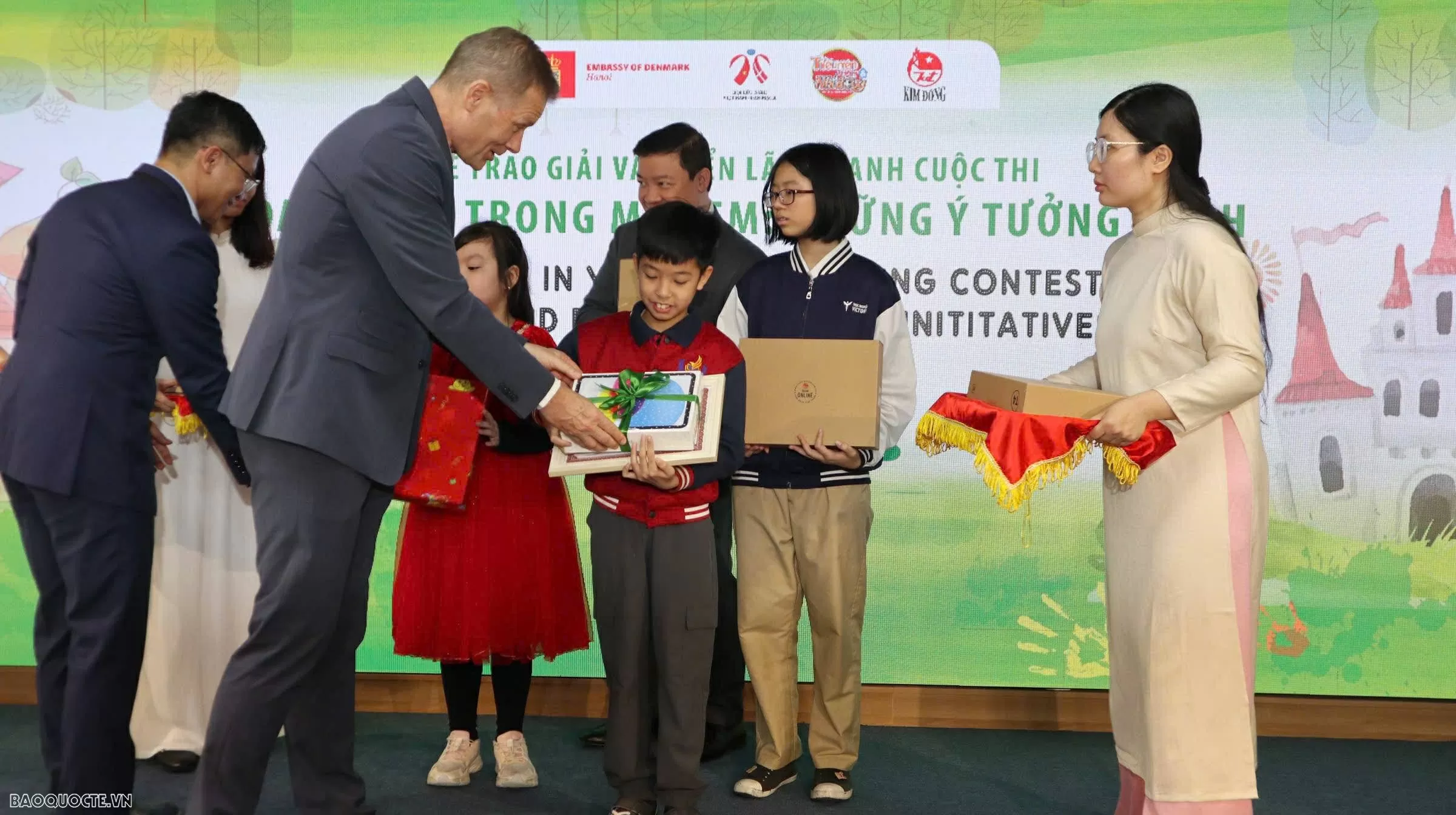 Denmark in Your Eyes competition: 24.600 Vietnamese students nationwide put their green initiatives on paper paintings Denmark in Your Eyes competition: 24.600 Vietnamese students nationwide put their green initiatives on paper paintings