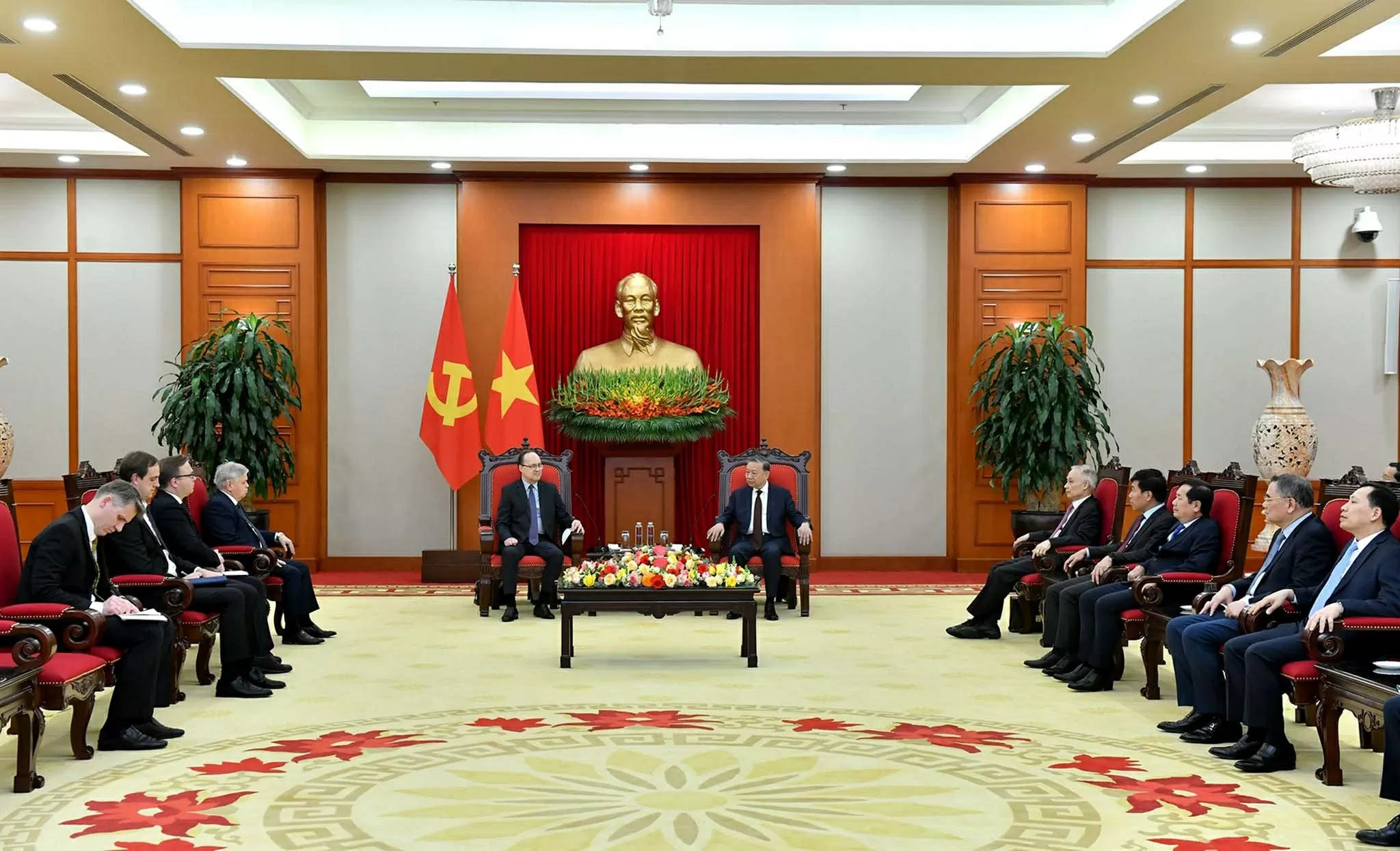 General Secretary To Lam receives Russian Ambassador Gennady Bezdetko