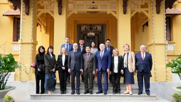 Standing Deputy Foreign Minister Nguyen Minh Vu receives Director of Russian Institute for Strategic Studies