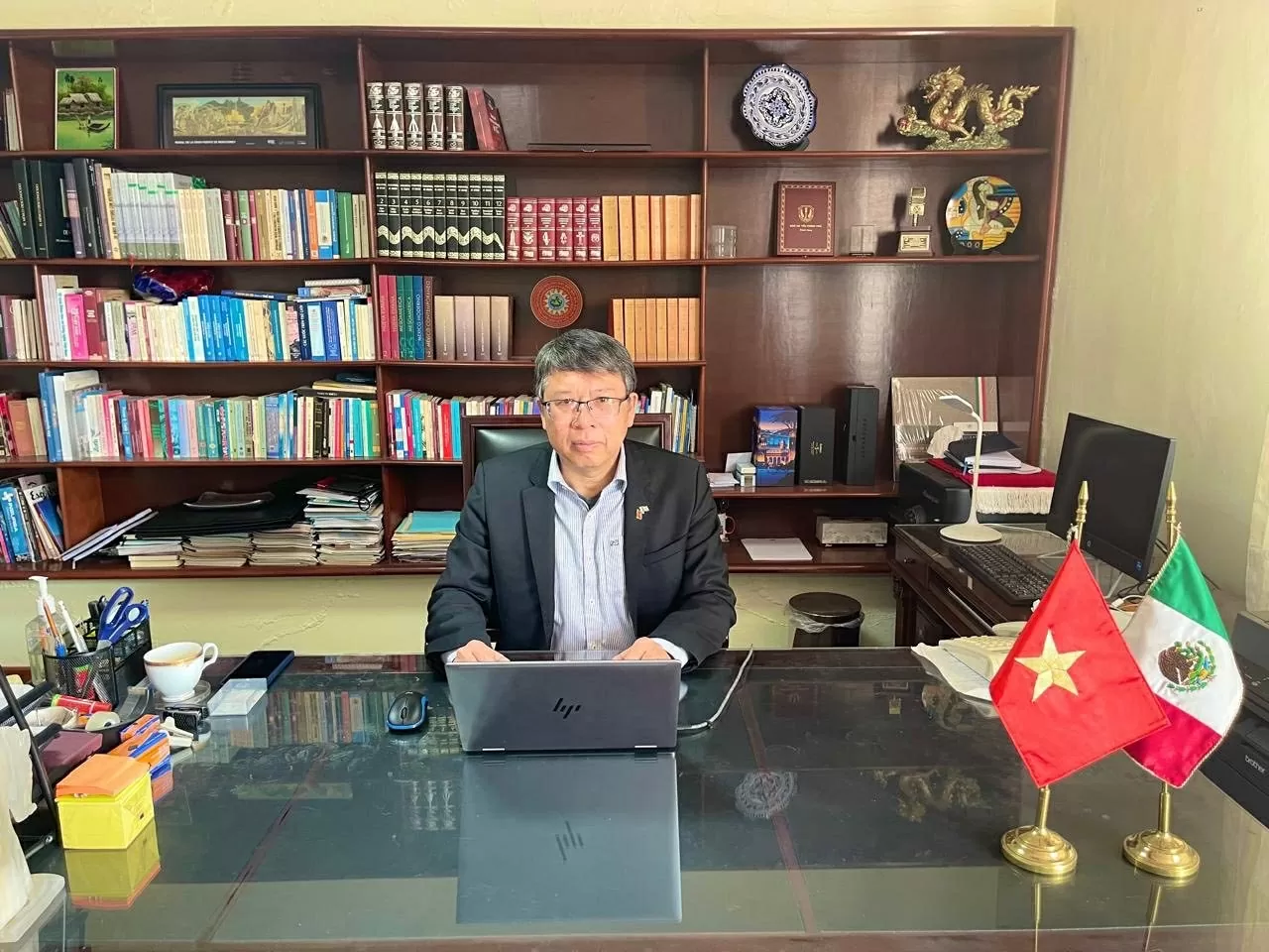 Đại sứ Việt Nam tại Mexico Nguyễn Văn Hải cho biết, doanh nghiệp Việt Nam có thể xem xét việc tiếp cận đấu thầu những dự án cung cấp năng lượng sạch cho các trung tâm dữ liệu lớn đang được nhiều tập đoàn lớn như Google, Microsoft, Amazon lên kế hoạch xây dựng tại hai bang Queretaro và Guanajuato. (Ảnh: NVCC) Đại sứ Việt Nam tại Mexico Nguyễn Văn Hải cho biết, doanh nghiệp Việt Nam có thể xem xét việc tiếp cận đấu thầu những dự án cung cấp năng lượng sạch cho các trung tâm dữ liệu lớn đang được nhiều tập đoàn lớn như Google, Microsoft, Amazon lên kế hoạch xây