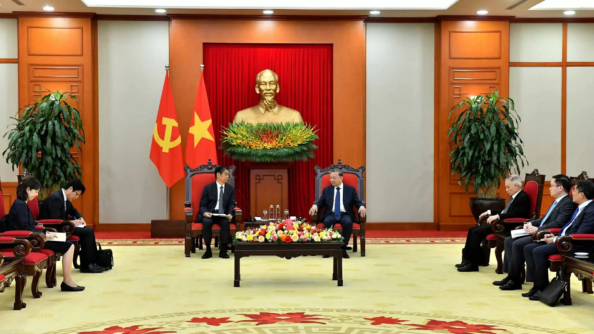 General Secretary To Lam receives Japanese Ambassador Ito Naoki