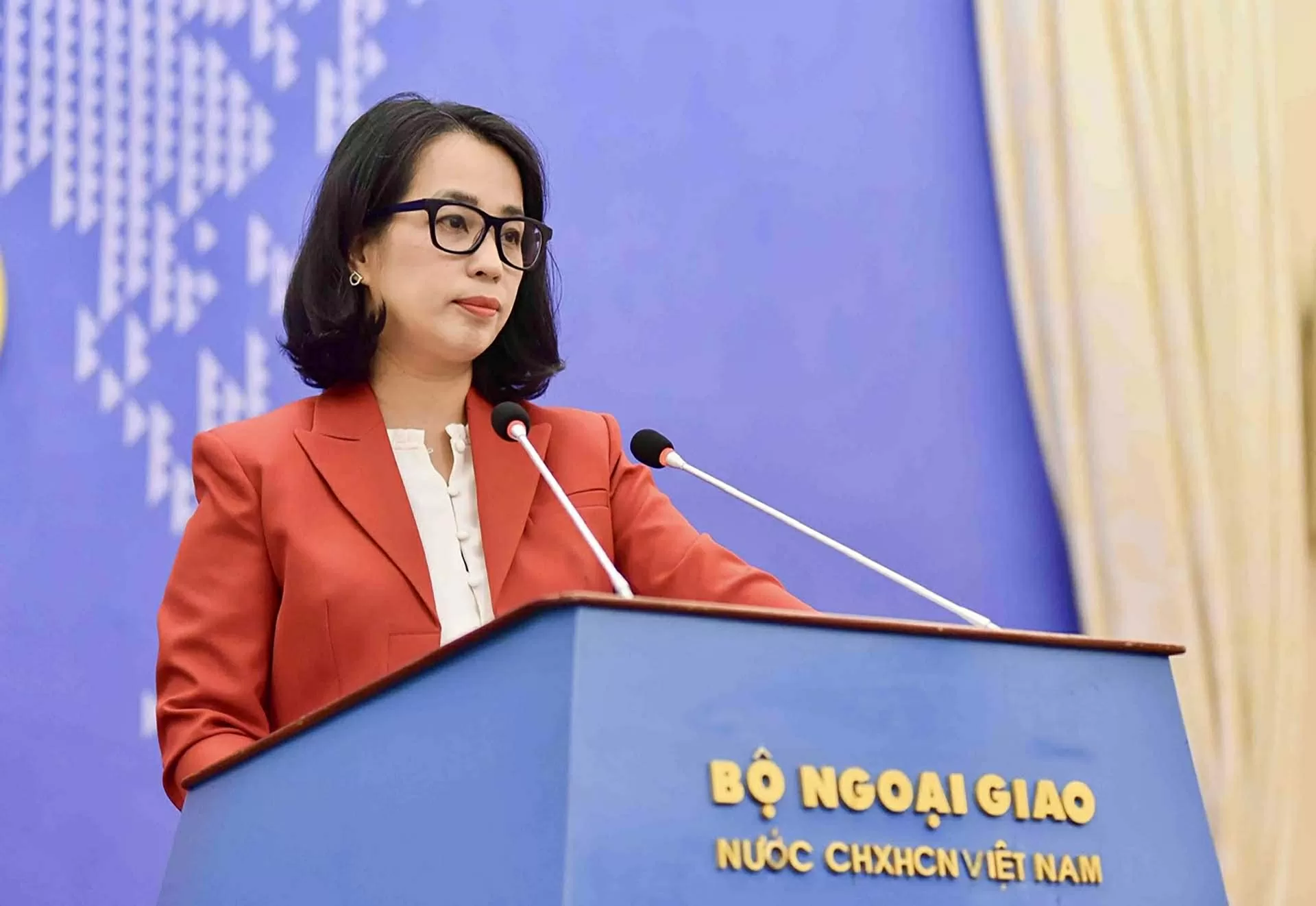 Người Phát ngôn Bộ Ngoại giao Việt Nam Phạm Thu Hằng. Người Phát ngôn Bộ Ngoại giao Việt Nam Phạm Thu Hằng.