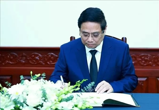 PM Pham Minh Chinh pays final respects to former President of LPRP, former President of Laos Khamtay Siphandone PM Pham Minh Chinh pays final respects to former President of LPRP, former President of Laos Khamtay Siphandone