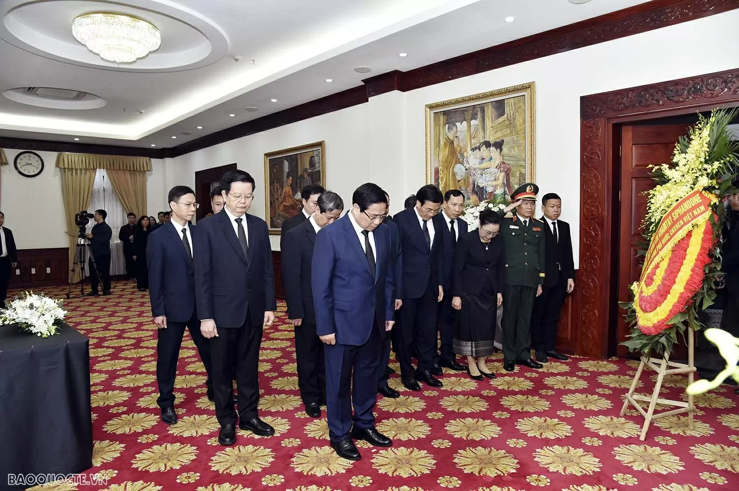 Thủ tướng Phạm Minh Chính viếng nguyên Chủ tịch Đảng Nhân dân Cách mạng Lào, nguyên Chủ tịch nước Lào Khamtay Siphandone.