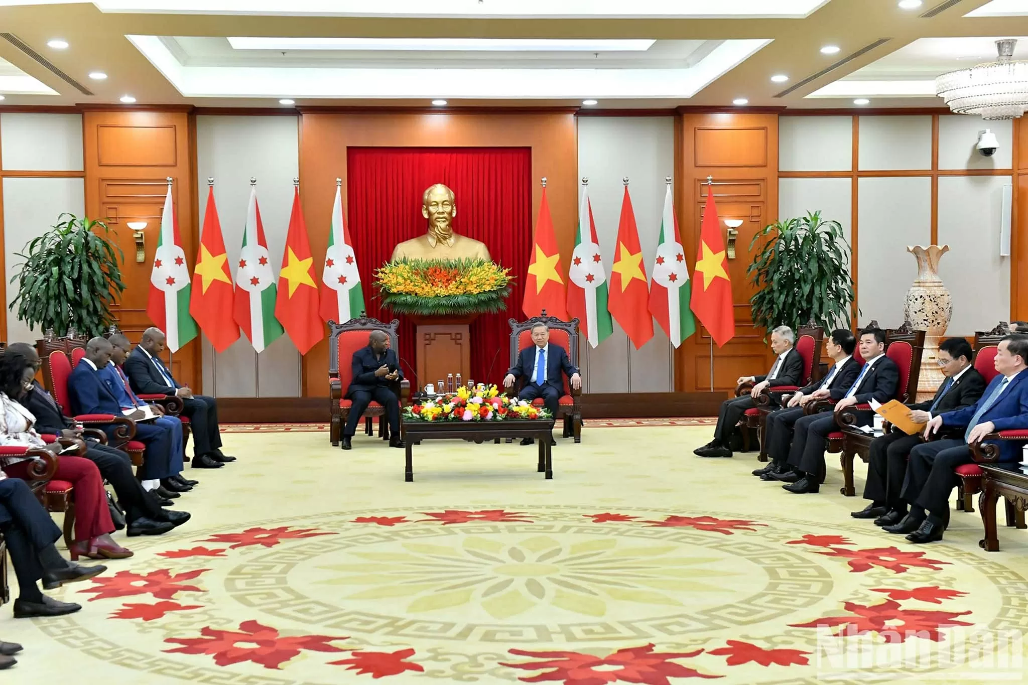 General Secretary To Lam welcomes President of Burundi Évariste Ndayishimiye