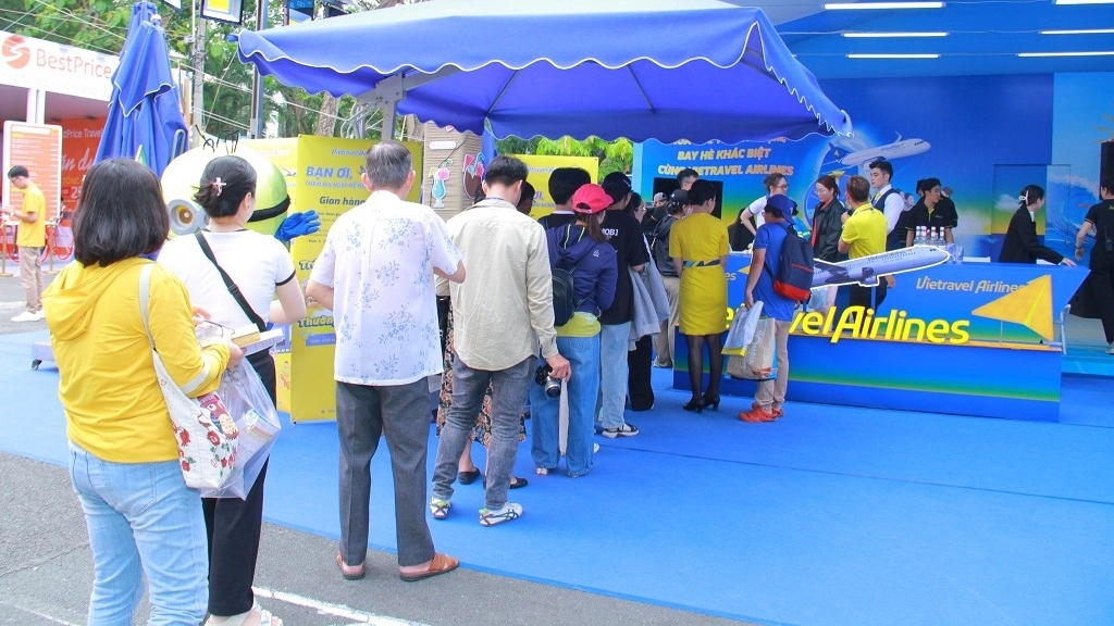 Vietravel Airlines slashes airfares by 20% at 2025 Ho Chi Minh City tourism festival