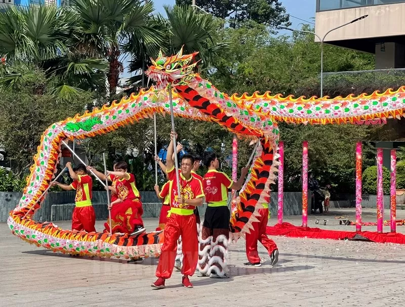 The “Saigon - Cho Lon Memories” tour is part of the plan “Each district develops at least one unique tourism product” to attract visitors and develop tourism in Ho Chi Minh City. (Source: Ho Chi Minh City Party Committee) The “Saigon - Cho Lon Memories” tour is part of the plan “Each district develops at least one unique tourism product” to attract visitors and develop tourism in Ho Chi Minh City. (Source: Ho Chi Minh City Party Committee)