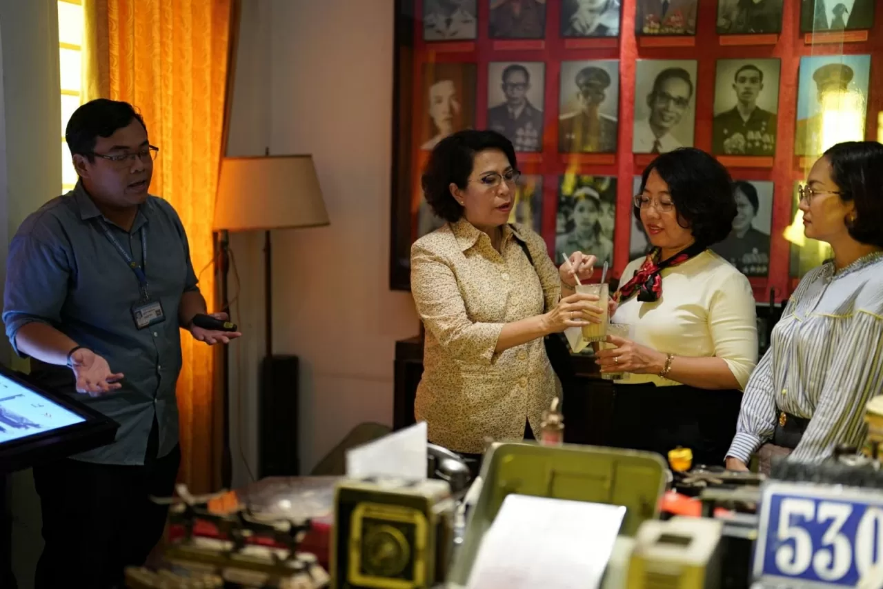 Tourists visit and learn about the relics of the Saigon Special Forces soldiers of the past at the Saigon Special Forces Museum (145 Tran Quang Khai, District 1). (Source: VNA)