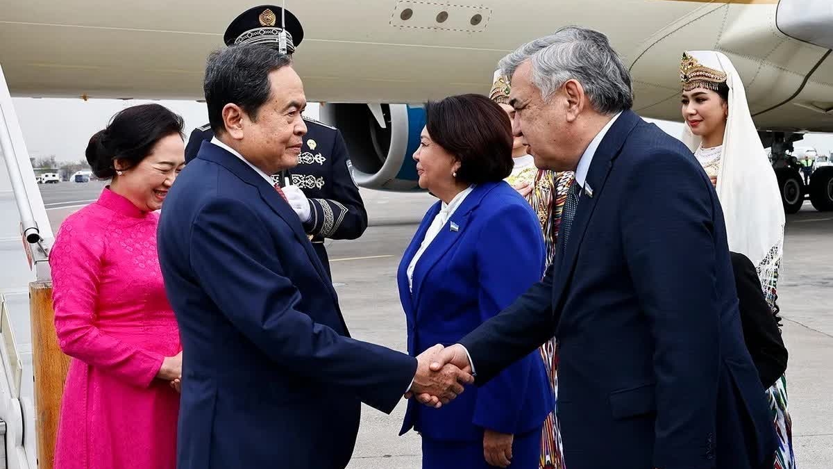 NA leader arrives in Tashkent for attendance at IPU-150, official visit to Uzbekistan