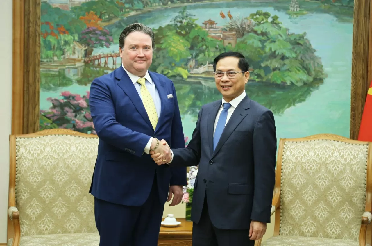 Deputy PM, FM Bui Thanh Son receives US Ambassador Marc E. Knapper to Vietnam