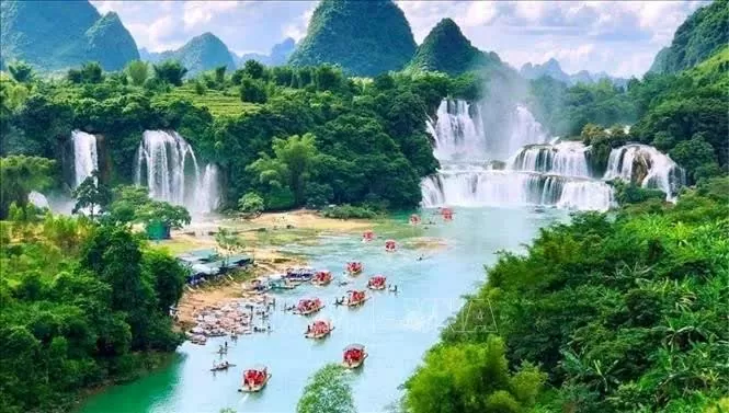 Ban Gioc Waterfall is a heritage site within the Non Nuoc Cao Bang UNESCO global geopark. (Photo: VNA) Ban Gioc Waterfall is a heritage site within the Non Nuoc Cao Bang UNESCO global geopark. (Photo: VNA)