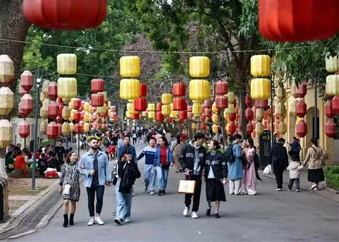 Vietnam sees record high in international tourist arrivals in Q1