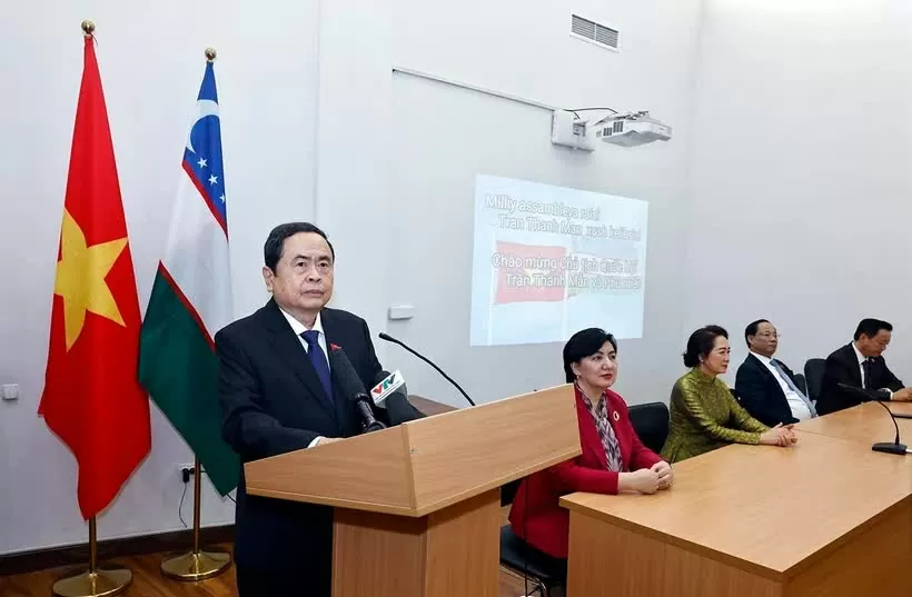 National Assembly Chairman Tran Thanh Man speaks at the meeting with students who are studying Vietnamese at the Tashkent State University of Oriental Studies. (Photo: VNA)
