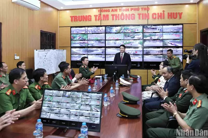 State President visits command center for Hung Kings Temple Festival. (Photo: NDO) State President visits command center for Hung Kings Temple Festival. (Photo: NDO)