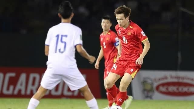 Manchester City FC invites midfielder Nguyen Hoang Duc to watch Manchester City match