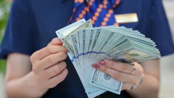 Reference exchange rate for the US dollar at 24,940 VND/USD on May 26, down 10 VND