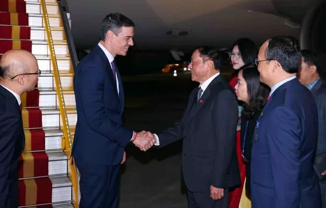 Spanish Prime Minister  Pedro Sánchez arrives in Hanoi, beginning official visit to Vietnam