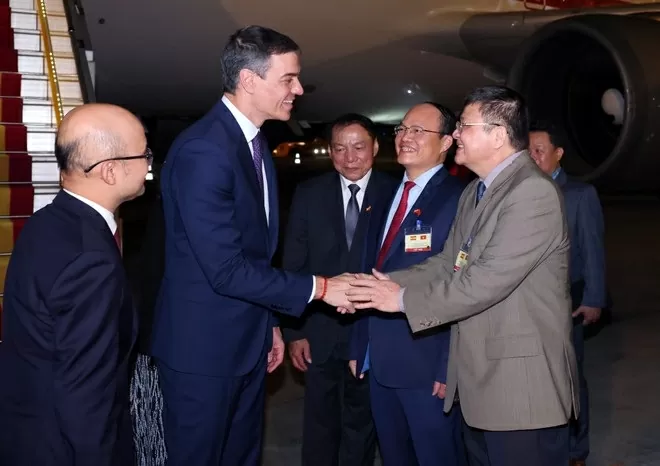 Spanish Prime Minister  Pedro Sánchez arrives in Hanoi, beginning official visit to Vietnam
