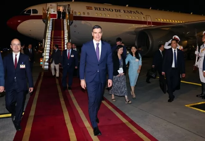 Spanish Prime Minister  Pedro Sánchez arrives in Hanoi, beginning official visit to Vietnam