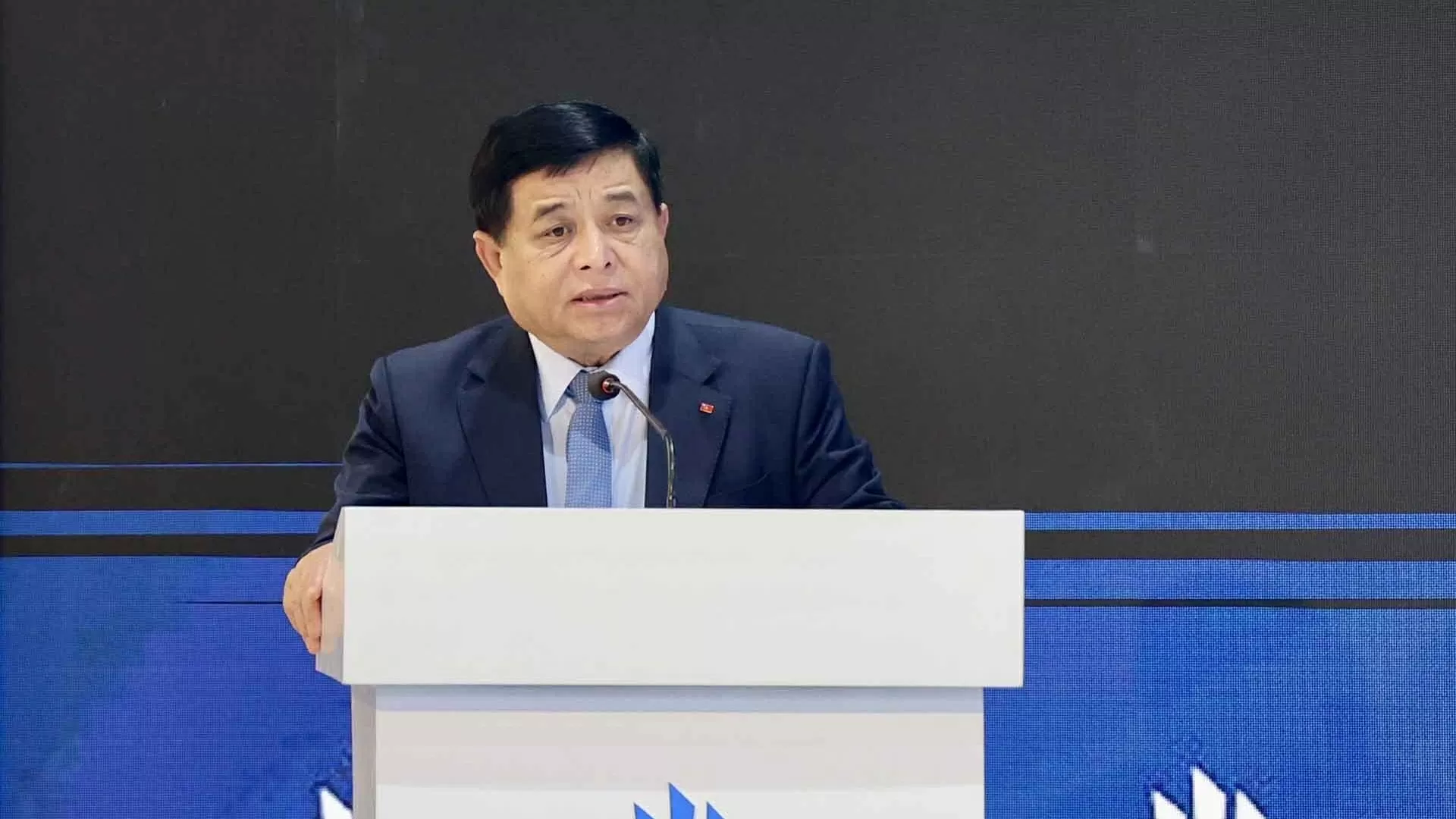 Deputy PM Nguyen Chi Dung will pay an official visit to Laos