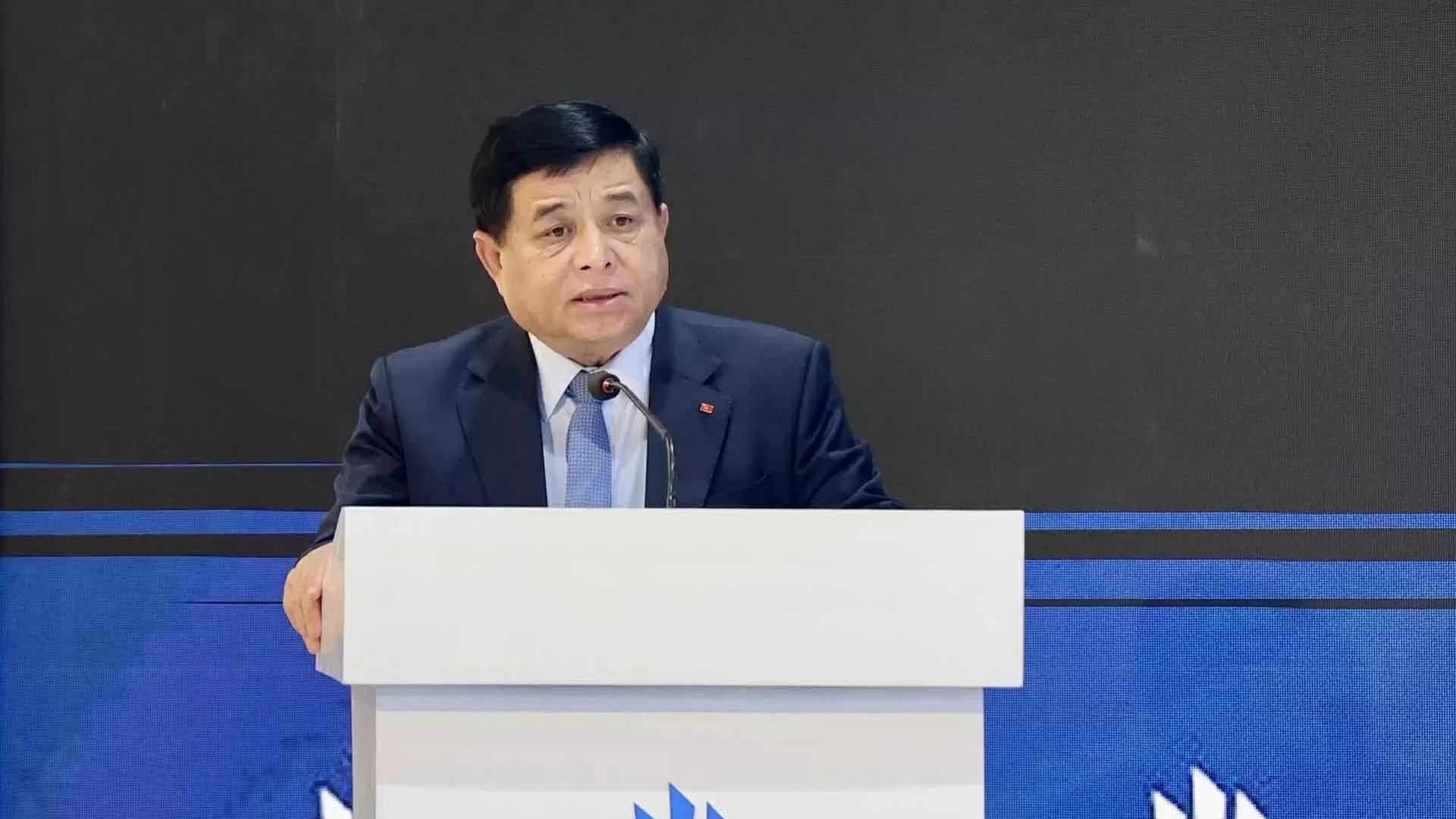 Deputy PM Nguyen Chi Dung will pay an official visit to Laos